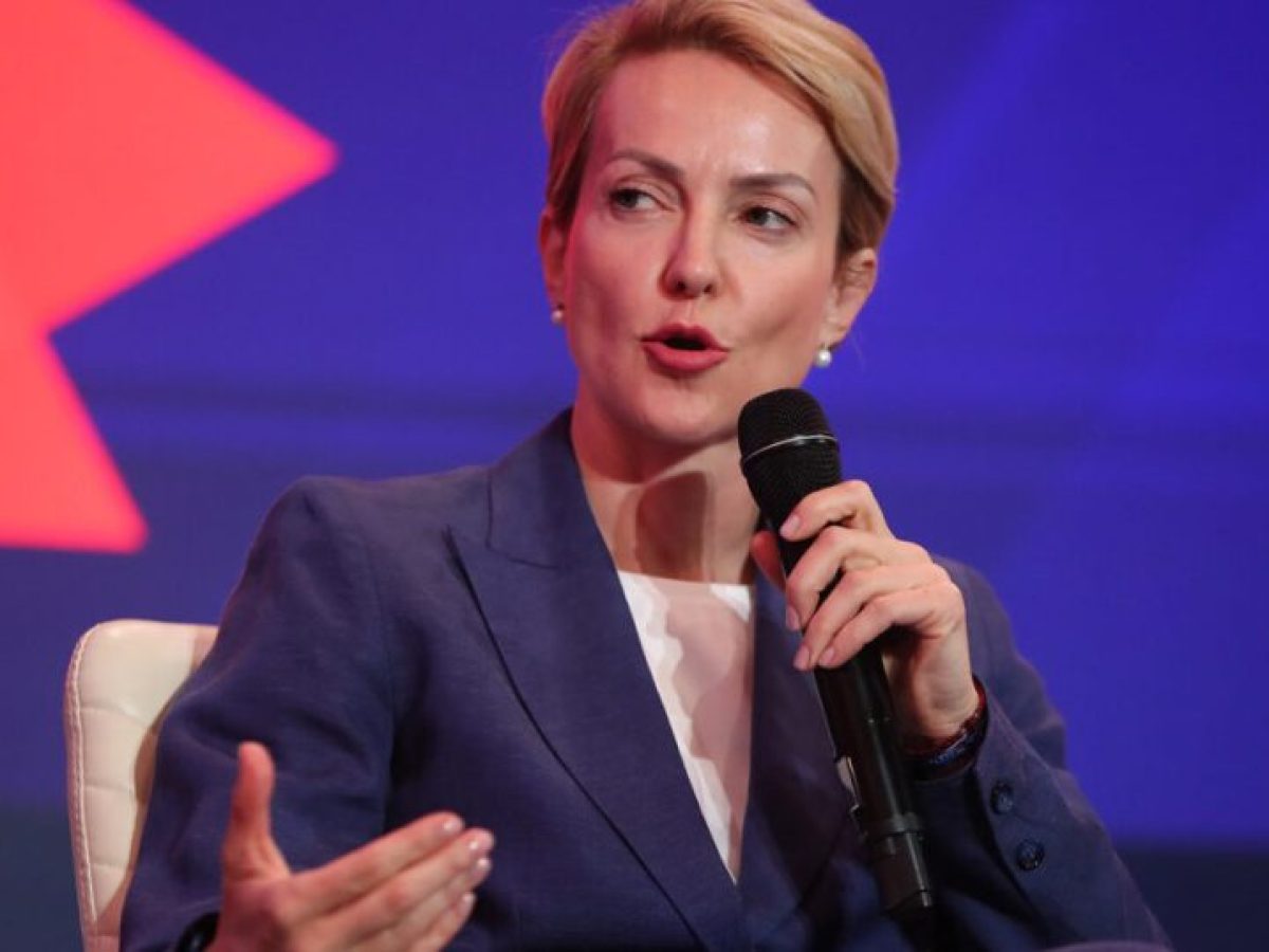 Σδούκου: Αυτές τις αποκριές το ΠΑΣΟΚ ντύνει τις υποθέσεις των στελεχών του «γαλάζια σκάνδαλα»