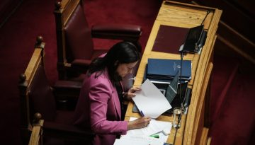 Σε εξέλιξη η συζήτηση για τις Συλλογικές Συμβάσεις στη Βουλή – «Να αποσυρθεί το νομοσχέδιο – έκτρωμα» ζητά το Εργατικό Κέ
