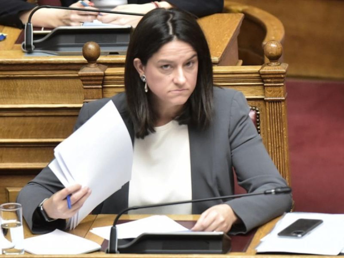 Σφοδρή κριτική της αντιπολίτευσης στο νομοσχέδιο «κοινωνικής συμφωνίας» της Κεραμέως για τις συλλογικές συμβάσεις εργασία