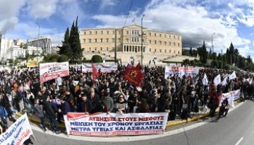 ΣΥΓΚΛΟΝΙΣΤΙΚΕΣ ΣΤΙΓΜΕΣ ΣΤΟ ΣΥΝΤΑΓΜΑ ΜΕ ΤΗΝ ΑΛΛΗΛΕΓΓΥΗ ΟΛΟΥ ΤΟΥ ΛΑΟΥ: Εργαζόμενοι – αγρότες μια γροθιά! Ο δίκαιος αγώνας σ