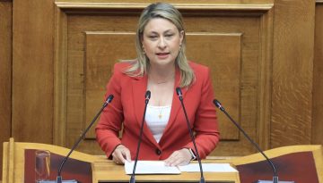 &Sigma;ύ&gamma;&kappa;&rho;&omicron;&upsilon;&sigma;&eta; &kappa;&upsilon;&beta;έ&rho;&nu;&eta;&sigma;&eta;&sigmaf; &ndash; &Pi;&Alpha;&Sigma;&Omicron;&Kappa; &gamma;&iota;&alpha; &tau;&iota;&sigmaf; &delta;&eta;&lambda;ώ&sigma;&epsilon;&iota;&sigmaf; &Alpha;&lambda;&epsilon;&xi;&omicron;&pi;&omicron;ύ&lambda;&omicron;&upsilon;: &laquo;&Pi;&alpha;&rho;&epsilon;&rho;&mu;&eta;&nu;&epsilon;ύ&tau;&eta;&kappa;&epsilon;&raquo; &ndash; &laquo;&Omicron; &kappa;&upsilon;&beta;&epsilon;&rho;&nu;&eta;&tau;&iota;&kappa;ό&sigmaf; &epsilon;&kappa;&pi;&rho;ό&sigma;&omega;&pi;&omicron;&sigmaf; &epsilon;&pi;&alpha;ί&nu;&epsilon;&sigma;&epsilon; &tau;&eta;&nu; &alpha;&lambda;&alpha;