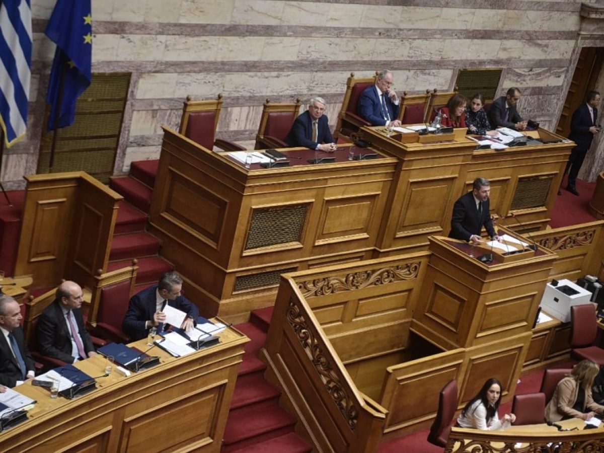 &Sigma;ύ&gamma;&kappa;&rho;&omicron;&upsilon;&sigma;&eta; &Mu;&eta;&tau;&sigma;&omicron;&tau;ά&kappa;&eta; &Alpha;&nu;&delta;&rho;&omicron;&upsilon;&lambda;ά&kappa;&eta; &sigma;&tau;&eta; &Beta;&omicron;&upsilon;&lambda;ή &ndash; &Tau;&alpha; &epsilon;&nu;&epsilon;&rho;&gamma;&epsilon;&iota;&alpha;&kappa;ά &laquo;&kappa;&alpha;&rho;&phi;&iota;ά&raquo;, &eta; &laquo;&sigma;&iota;&omega;&pi;ή&raquo; &gamma;&iota;&alpha; &upsilon;&pi;&omicron;&kappa;&lambda;&omicron;&pi;έ&sigmaf;