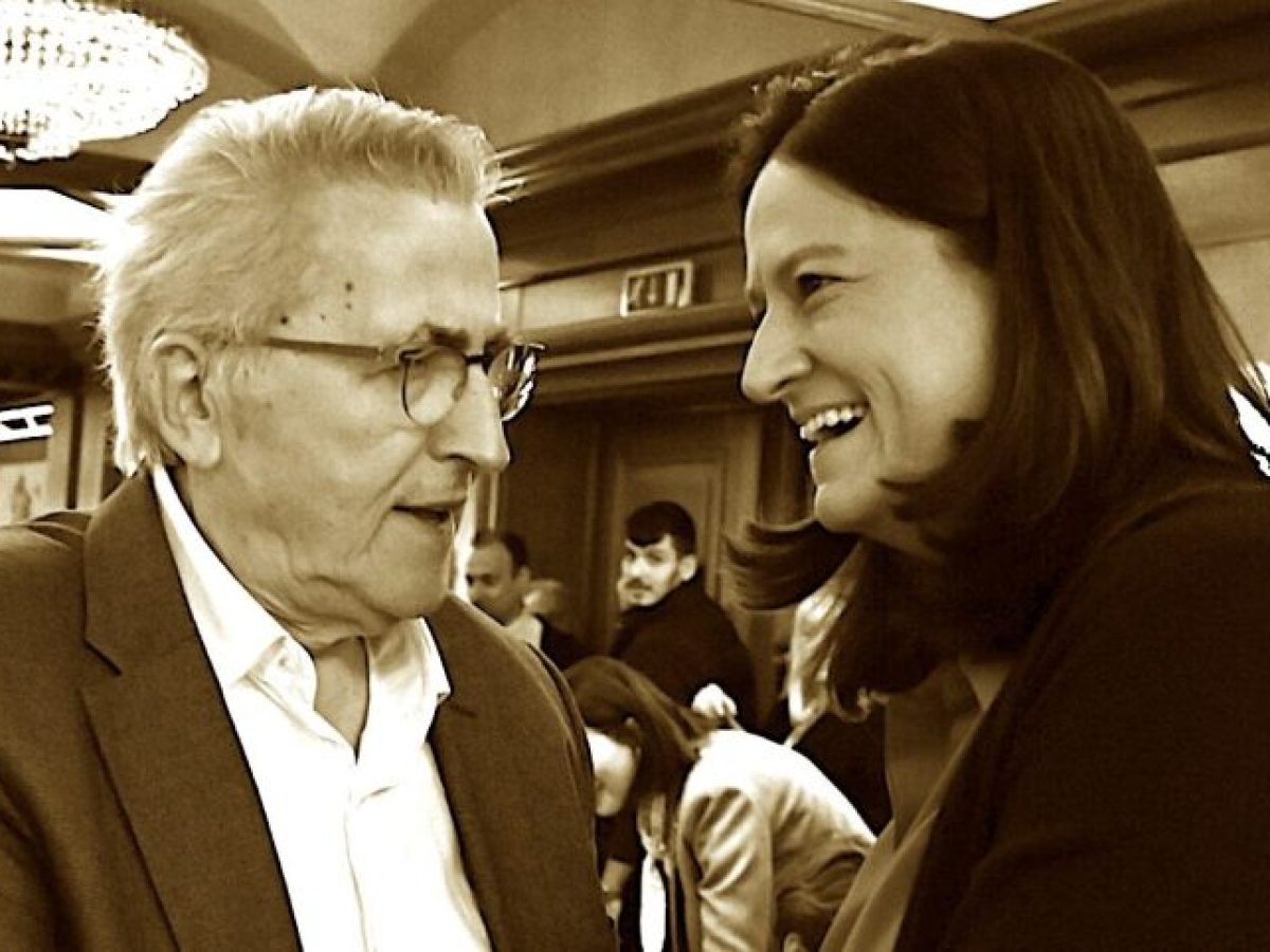 Σηκώνεις Παναγόπουλο, βρίσκεις στη μπόχα υπουργούς…