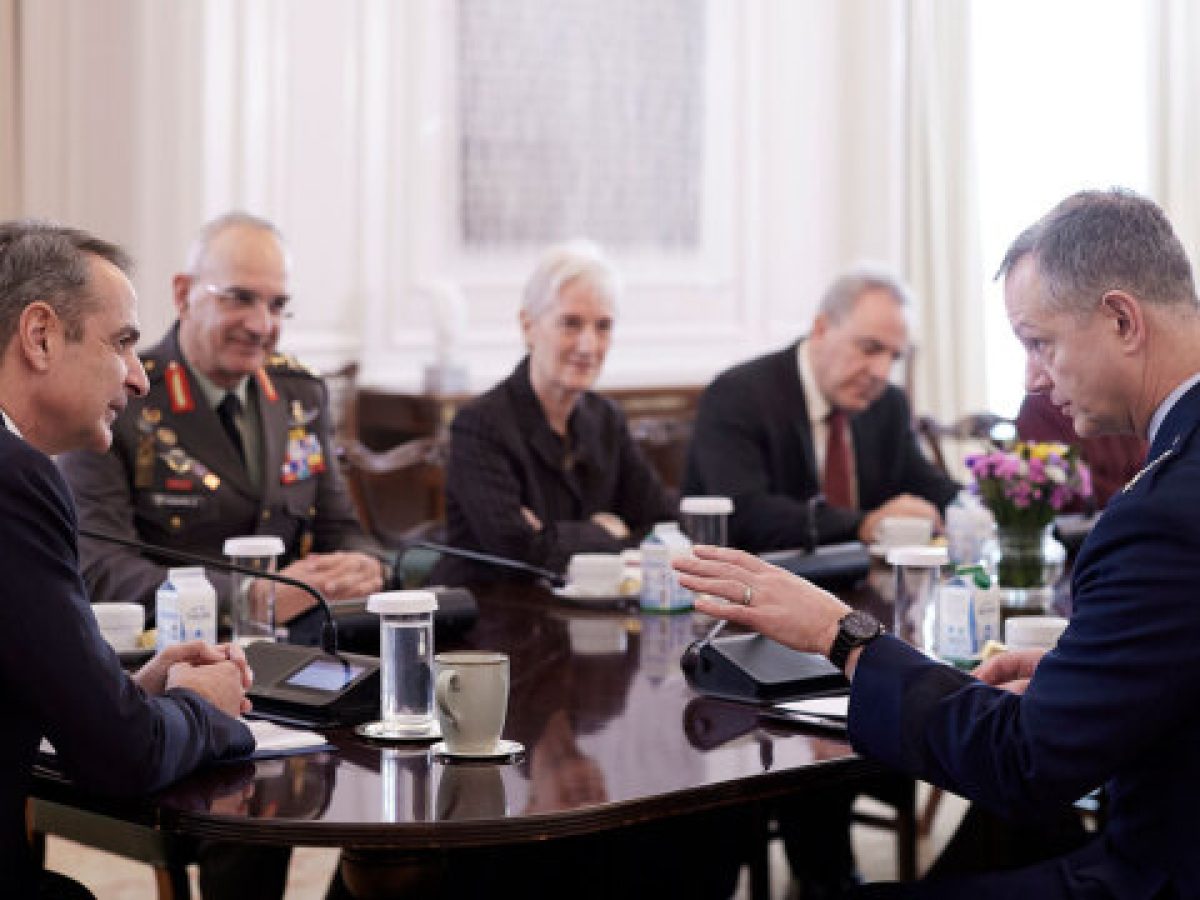 Συνάντηση Μητσοτάκη με τον ανώτατο διοικητή του ΝΑΤΟ στην Ευρώπη, τι συζήτησαν