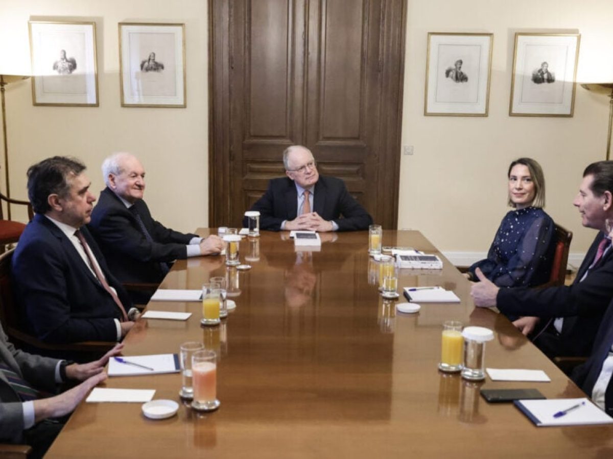 Συνάντηση Τασούλα με στελέχη του διαΝΕΟσις – στο επίκεντρο η Συνταγματική Αναθεώρηση