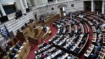 Συνεχίζεται η συζήτηση στη Βουλή για το νομοσχέδιο περί Συλλογικών Συμβάσεων – Το βράδυ η ονομαστική ψηφοφορια