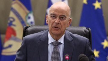 &Sigma;&upsilon;&nu;&epsilon;&chi;ί&zeta;&epsilon;&iota; &tau;&iota;&sigmaf; &laquo;&pi;&rho;&omicron;&kappa;&lambda;ή&sigma;&epsilon;&iota;&sigmaf;&raquo; &omicron; &Nu;. &Delta;έ&nu;&delta;&iota;&alpha;&sigmaf;