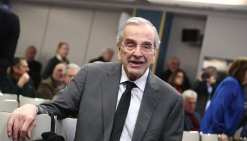 &Sigma;&upsilon;&nu;έ&nu;&tau;&epsilon;&upsilon;&xi;&eta; &Sigma;&alpha;&mu;&alpha;&rho;ά &alpha;&pi;ό &Kappa;&alpha;&lambda;&alpha;&mu;ά&tau;&alpha; &mu;&epsilon; &phi;ό&nu;&tau;&omicron; &tau;&alpha; &laquo;&kappa;&alpha;&upsilon;&tau;ά&raquo; &theta;έ&mu;&alpha;&tau;&alpha; &tau;&eta;&sigmaf; &epsilon;&pi;&iota;&kappa;&alpha;&iota;&rho;ό&tau;&eta;&tau;&alpha;&sigmaf;