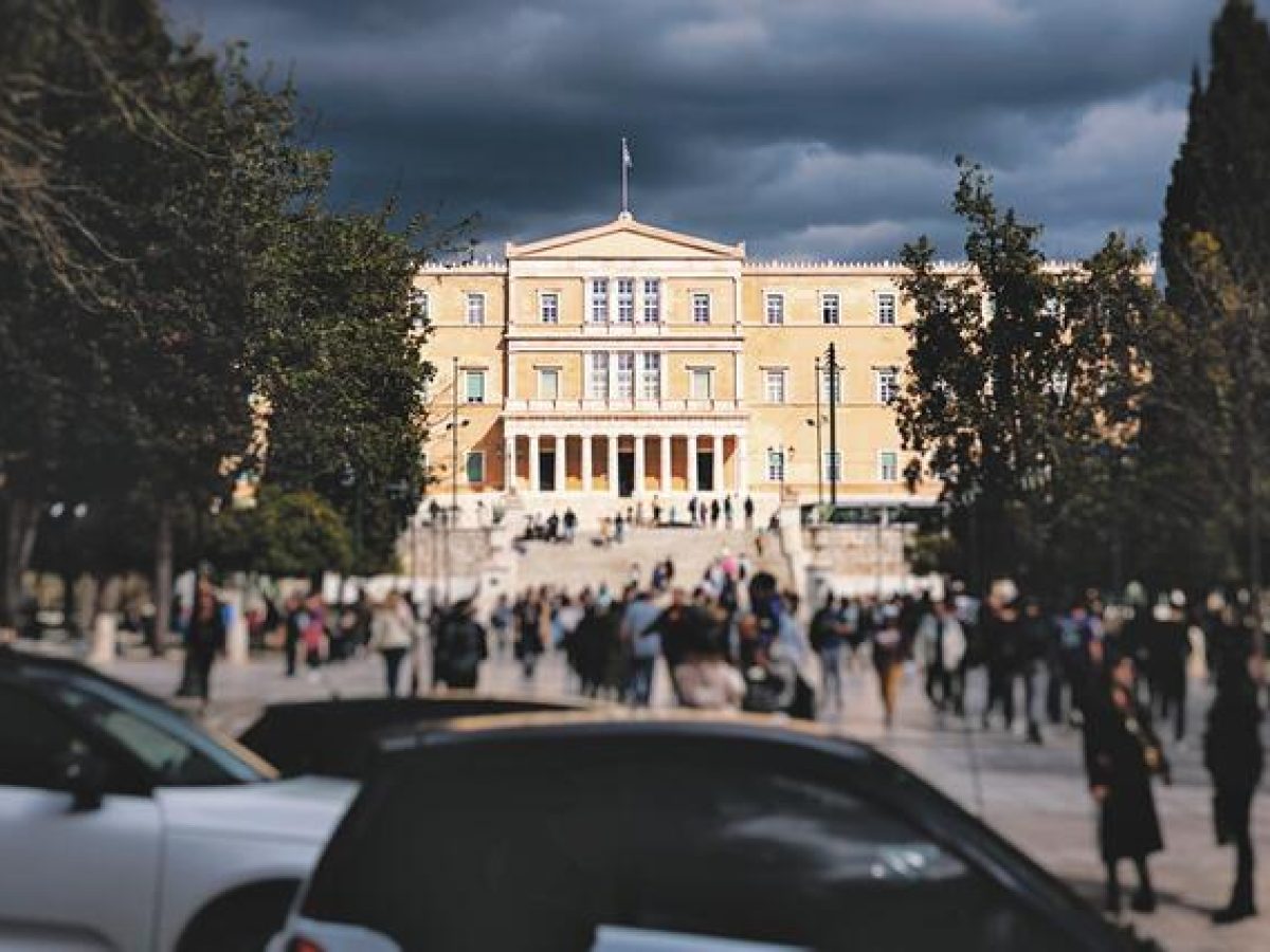 &Sigma;&upsilon;&nu;&tau;&alpha;&gamma;&mu;&alpha;&tau;&iota;&kappa;ή &Alpha;&nu;&alpha;&theta;&epsilon;ώ&rho;&eta;&sigma;&eta;: &Omicron;&iota; &alpha;&lambda;&lambda;&alpha;&gamma;έ&sigmaf; &sigma;&tau;&omicron; ά&rho;&theta;&rho;&omicron; &pi;&epsilon;&rho;ί &epsilon;&upsilon;&theta;ύ&nu;&eta;&sigmaf; &upsilon;&pi;&omicron;&upsilon;&rho;&gamma;ώ&nu;