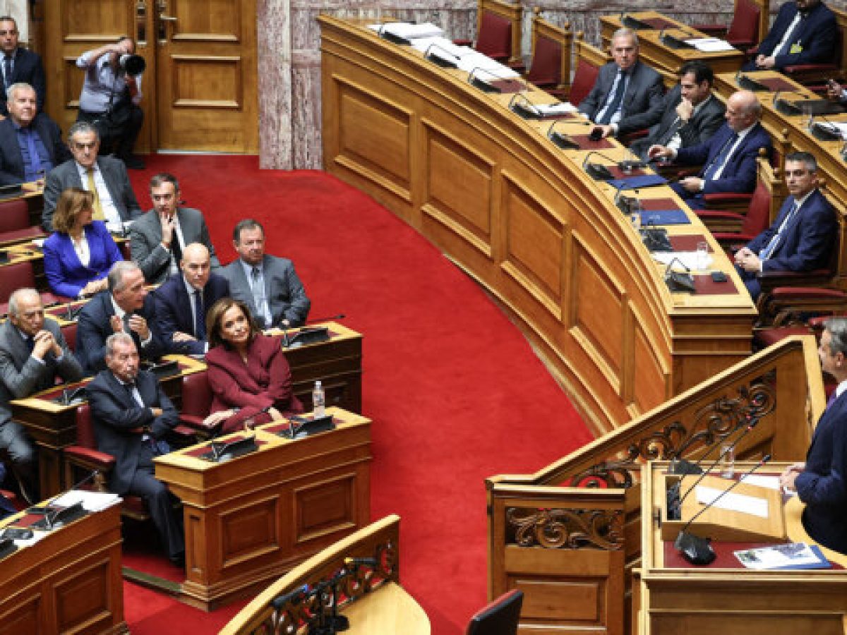 Συνταγματική αναθεώρηση: Οι επιδιώξεις της ΝΔ, τη δική του πρόταση συζητά το ΠΑΣΟΚ, άρνηση από την Αριστερά