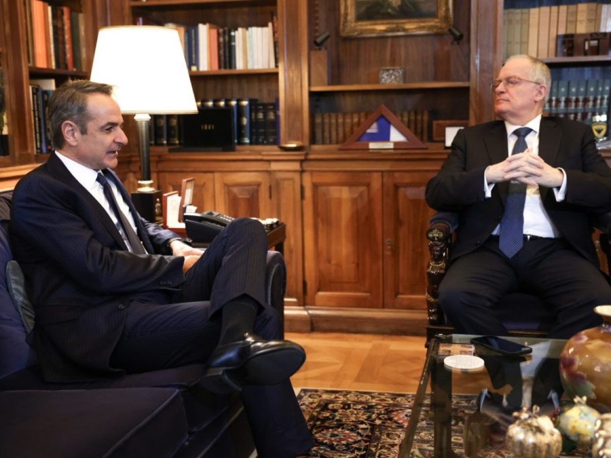 Συνταγματική Αναθεώρηση: Οι κινήσεις Τασούλα και το μήνυμα Μητσοτάκη για το άρθρο 86