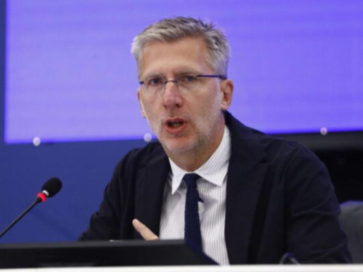 Σκέρτσος: Είναι η Ελλάδα μια αφιλόξενη χώρα για τους νέους;