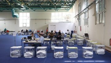 &Sigma;&tau;&eta; &Beta;&omicron;&upsilon;&lambda;ή &tau;&omicron; &nu;&omicron;&mu;&omicron;&sigma;&chi;έ&delta;&iota;&omicron; &gamma;&iota;&alpha; &tau;&eta;&nu; &epsilon;&pi;&iota;&sigma;&tau;&omicron;&lambda;&iota;&kappa;ή &psi;ή&phi;&omicron; &kappa;&alpha;&iota; &tau;&eta;&nu; &epsilon;&kappa;&lambda;&omicron;&gamma;&iota;&kappa;ή &pi;&epsilon;&rho;&iota;&phi;έ&rho;&epsilon;&iota;&alpha; &Alpha;&pi;ό&delta;&eta;&mu;&omicron;&upsilon; &Epsilon;&lambda;&lambda;&eta;&nu;&iota;&sigma;&mu;&omicron;ύ