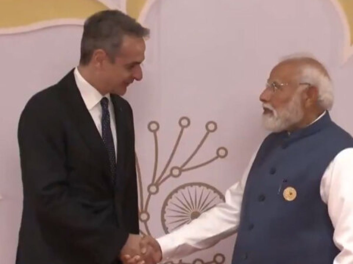 Στην Ινδία για το AI Summit ο Μητσοτάκης, η υποδοχή από τις χορεύτριες και η θερμή χειραψία με τον Μόντι, δείτε βίντεο