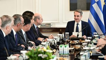 &Sigma;&tau;&omicron; &upsilon;&pi;&omicron;&upsilon;&rho;&gamma;&iota;&kappa;ό &sigma;&upsilon;&mu;&beta;&omicron;ύ&lambda;&iota;&omicron; &eta; &sigma;&upsilon;&mu;&phi;&omega;&nu;ί&alpha; &mu;&epsilon; &tau;&eta; Chevron &ndash; &Epsilon;&iota;&sigma;ή&gamma;&eta;&sigma;&eta; &Pi;&alpha;&pi;&alpha;&sigma;&tau;&alpha;ύ&rho;&omicron;&upsilon;