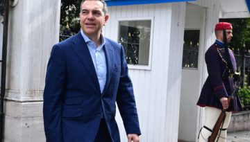 &Sigma;&tau;&omicron; &Pi;&rho;&omicron;&epsilon;&delta;&rho;&iota;&kappa;ό &Mu;έ&gamma;&alpha;&rho;&omicron; &omicron; &Tau;&sigma;ί&pi;&rho;&alpha;&sigmaf; &ndash; &Sigma;&upsilon;&nu;ά&nu;&tau;&eta;&sigma;&eta; &mu;&epsilon; &Tau;&alpha;&sigma;&omicron;ύ&lambda;&alpha;