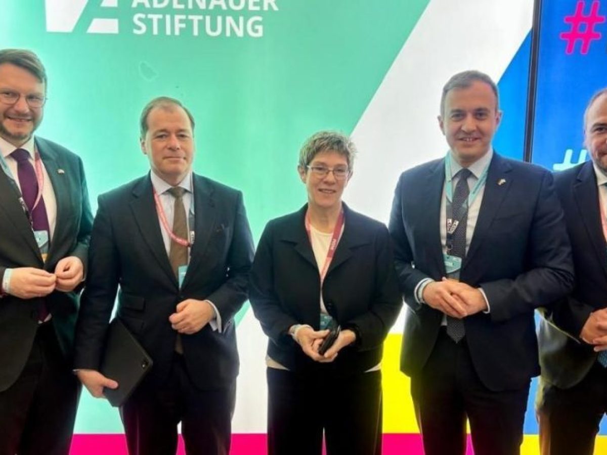 Στο Συνέδριο του CDU στη Στουτγκάρδη Χατζηβασιλείου και Φόρτωμας (Photos)