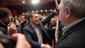 &Sigma;&tau;&omicron; &sigma;&tau;&rho;&alpha;&tau;ό&pi;&epsilon;&delta;&omicron; &Tau;&sigma;ί&pi;&rho;&alpha; &sigma;ή&mu;&alpha;&nu;&epsilon; &eta; ώ&rho;&alpha; &tau;&eta;&sigmaf; &omicron;&rho;&gamma;ά&nu;&omega;&sigma;&eta;&sigmaf;