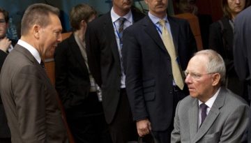 Στουρνάρας: Τα σέβη του στα κυβερνητικά τρολ