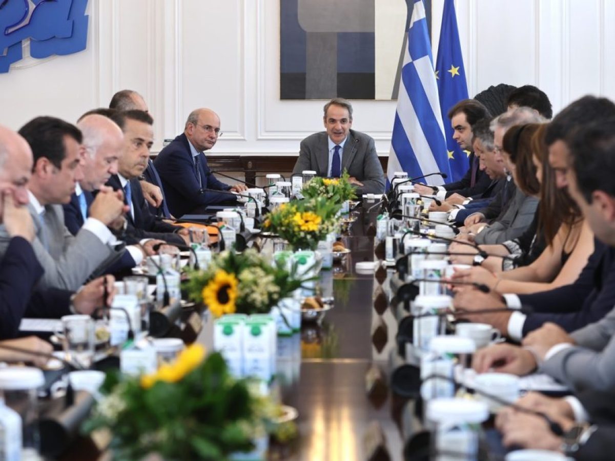 Τα δώρα που έλαβαν Μητσοτάκης και υπουργοί το 2025 – Περιέρχονται στην κυριότητα του δημοσίου