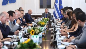 &Tau;&alpha; &delta;ώ&rho;&alpha; &pi;&omicron;&upsilon; έ&lambda;&alpha;&beta;&alpha;&nu; &Mu;&eta;&tau;&sigma;&omicron;&tau;ά&kappa;&eta;&sigmaf; &kappa;&alpha;&iota; &upsilon;&pi;&omicron;&upsilon;&rho;&gamma;&omicron;ί &tau;&omicron; 2025 &ndash; &Pi;&epsilon;&rho;&iota;έ&rho;&chi;&omicron;&nu;&tau;&alpha;&iota; &sigma;&tau;&eta;&nu; &kappa;&upsilon;&rho;&iota;ό&tau;&eta;&tau;&alpha; &tau;&omicron;&upsilon; &delta;&eta;&mu;&omicron;&sigma;ί&omicron;&upsilon;