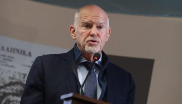 &laquo;&Tau;έ&lambda;&omicron;&sigmaf; &eta; &lambda;ά&sigma;&pi;&eta;&raquo;: &Tau;&iota; &alpha;&pi;&alpha;&nu;&tau;ά &omicron; &Gamma;&iota;ώ&rho;&gamma;&omicron;&sigmaf; &Pi;&alpha;&pi;&alpha;&nu;&delta;&rho;έ&omicron;&upsilon; &gamma;&iota;&alpha; &delta;&eta;&mu;&omicron;&sigma;ί&epsilon;&upsilon;&mu;&alpha; &pi;&omicron;&upsilon; &tau;&omicron;&nu; &epsilon;&mu;&pi;&lambda;έ&kappa;&epsilon;&iota; &sigma;&tau;&eta;&nu; &upsilon;&pi;ό&theta;&epsilon;&sigma;&eta; Έ&pi;&sigma;&tau;&iota;&nu;