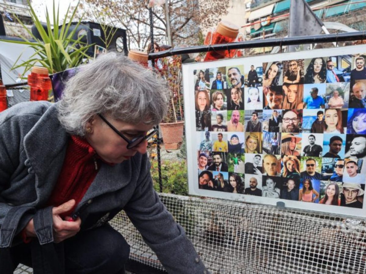 Τέμπη: Σφοδρή αντιπαράθεση στη Βουλή με φόντο τη μνήμη των 57 θυμάτων