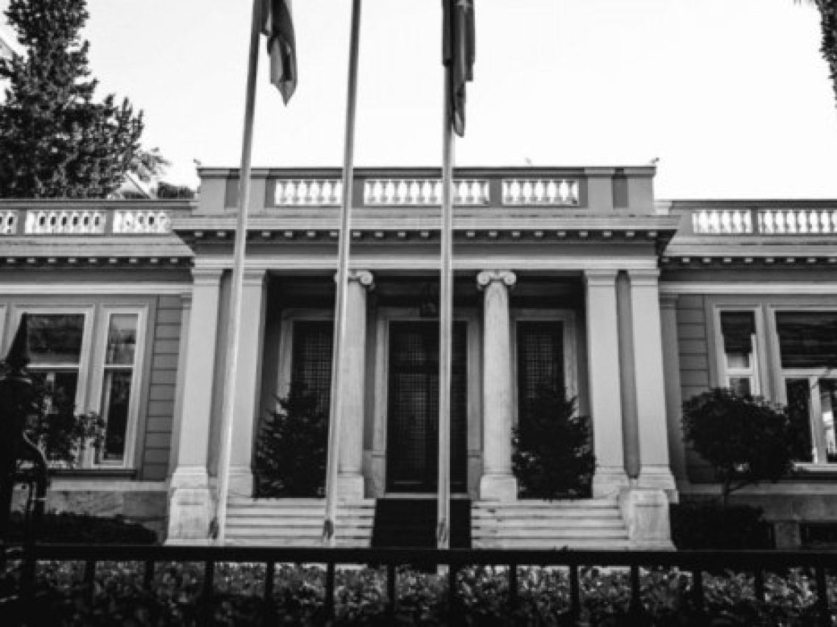 Τέσσερις πράξεις θεσμικής αλαζονείας