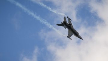 &Tau;&iota; &sigma;&upsilon;&zeta;&eta;&tau;&omicron;ύ&nu; &Alpha;&theta;ή&nu;&alpha; &kappa;&alpha;&iota; &Eta;&Pi;&Alpha;: &Sigma;&omicron;ύ&pi;&epsilon;&rho; &pi;ύ&rho;&alpha;&upsilon;&lambda;&omicron;&sigmaf; &sigma;&tau;&alpha; &epsilon;&lambda;&lambda;&eta;&nu;&iota;&kappa;ά F-35 &ndash; &Tau;&omicron; &sigma;&chi;έ&delta;&iota;&omicron; &gamma;&iota;&alpha; &upsilon;&pi;&epsilon;&rho;&omicron;&pi;&lambda;ί&alpha; &sigma;&tau;&omicron;&nu; &alpha;έ&rho;&alpha;