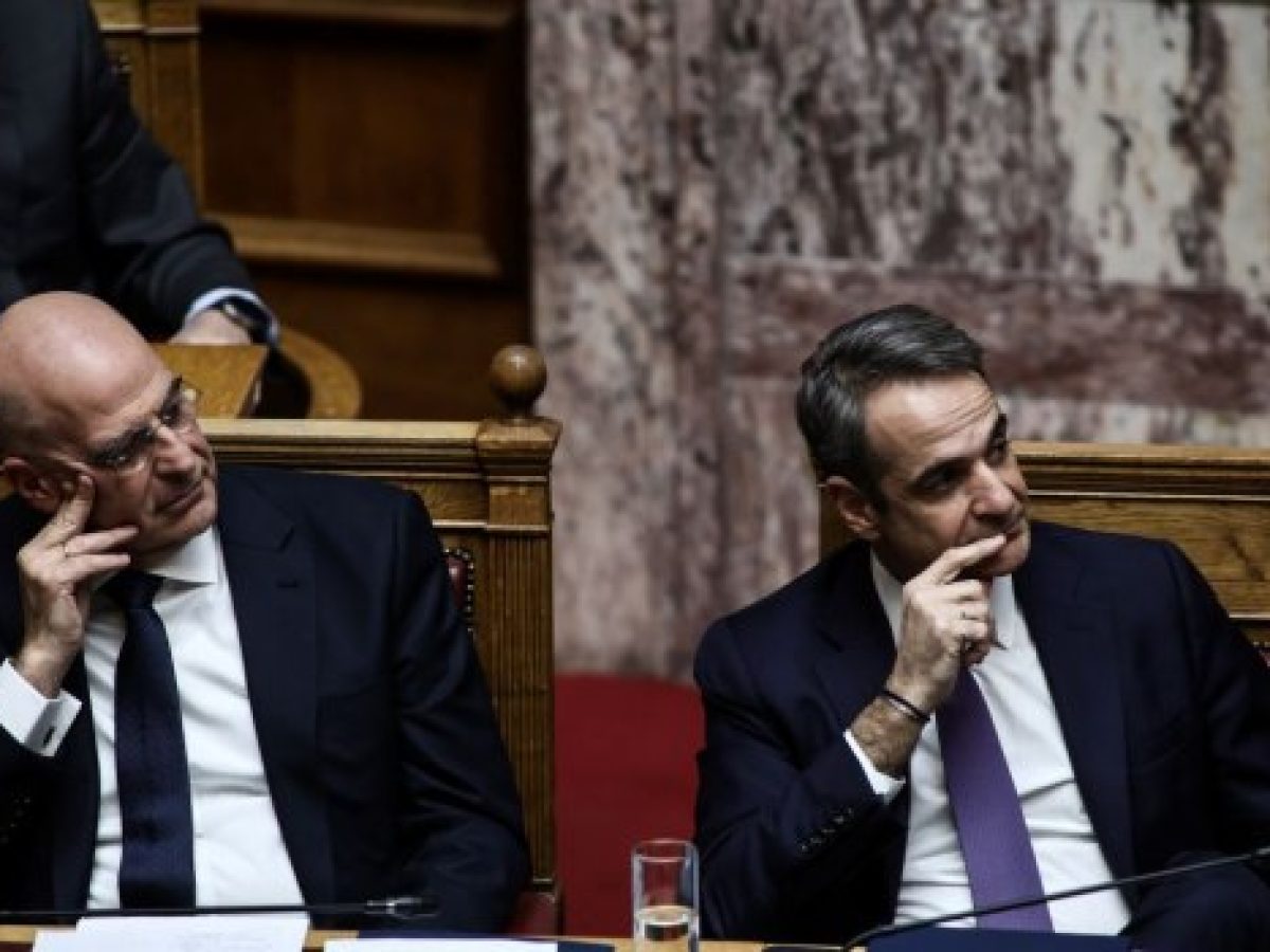 Το χάσμα Μητσοτάκη – Δένδια και η ανοιχτή πια συζήτηση στη ΝΔ για κόμμα που είναι πλέον πιο μικρό από την παράταξη