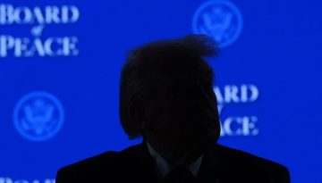 Το ειρηνικό «τραπέζι» του Τραμπ