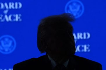 to-iriniko-trapezi-tou-trab