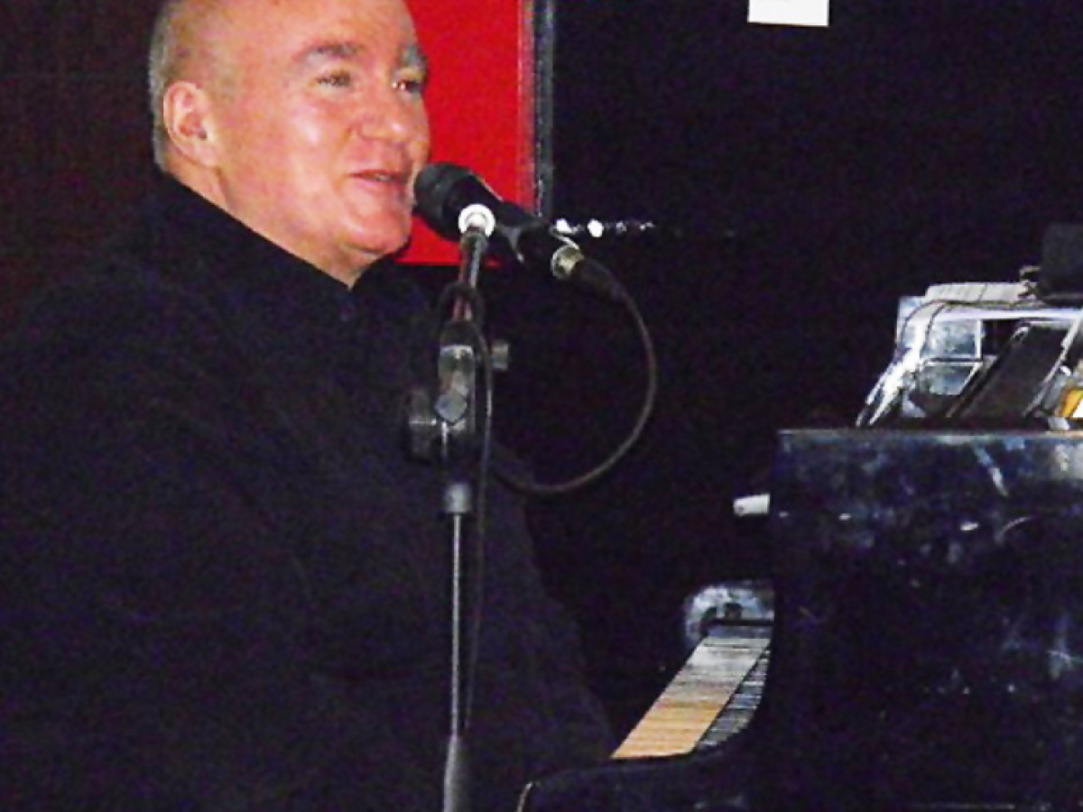 Το ΚΚΕ αποχαιρετά με θλίψη τον μουσικό και συνθέτη Χρύσανθο Μουζακίτη