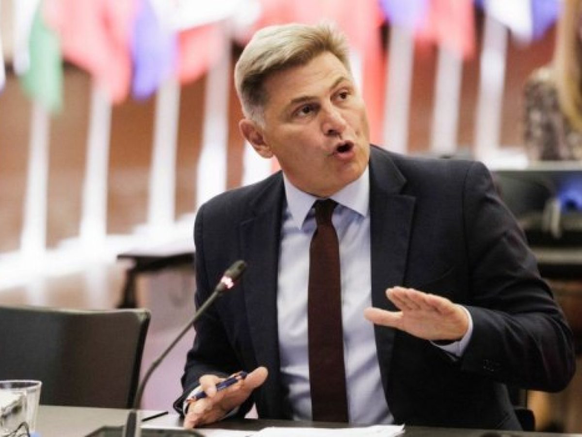 Το πολιτικό «φλερτ» του ΠΑΣΟΚ με τον Νικόλα Φαραντούρη