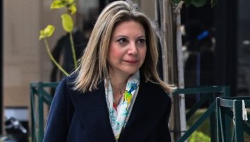 &Tau;&omicron; &laquo;&pi;&rho;&iota;&nu; &tau;&omicron; &kappa;&alpha;&lambda;&omicron;&kappa;&alpha;ί&rho;&iota;&raquo; &tau;&eta;&sigmaf; &Mu;&alpha;&rho;ί&alpha;&sigmaf; &Kappa;&alpha;&rho;&upsilon;&sigma;&tau;&iota;&alpha;&nu;&omicron;ύ, &tau;&omicron; &upsilon;&pi;&omicron;&upsilon;&rho;&gamma;&epsilon;ί&omicron; &pi;&omicron;&upsilon; &tau;&eta;&sigmaf; &laquo;έ&tau;&alpha;&xi;&alpha;&nu;&raquo; &kappa;&alpha;&iota; &tau;&omicron; &nu;&tau;&iota;&mu;&pi;έ&iota;&tau; &mu;&epsilon; &tau;&omicron;&nu; Ά&delta;&omega;&nu;&iota;