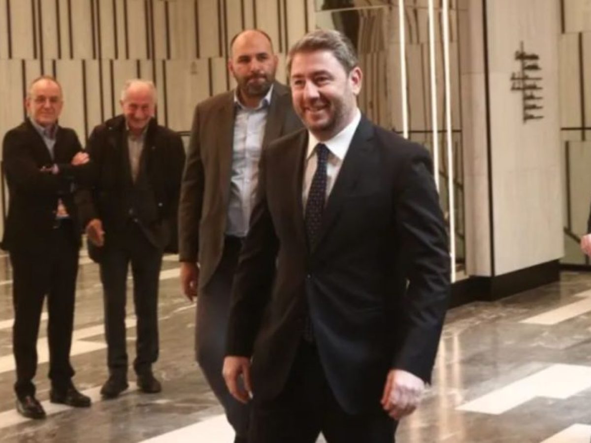 Το ΠΑΣΟΚ επανεκκινεί με φόντο την κρίση: Ανδρουλάκης παλεύει για νέο αφήγημα