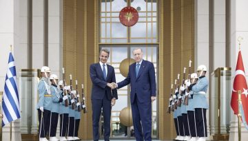 &Tau;&omicron;&upsilon;&rho;&kappa;ί&alpha;: &Sigma;&tau;&eta; &sigma;&upsilon;&nu;ά&nu;&tau;&eta;&sigma;&eta; &Mu;&eta;&tau;&sigma;&omicron;&tau;ά&kappa;&eta; &ndash; &Epsilon;&rho;&nu;&tau;&omicron;&gamma;ά&nu; &theta;&alpha; &sigma;&upsilon;&zeta;&eta;&tau;&eta;&theta;&omicron;ύ&nu; ό&lambda;&epsilon;&sigmaf; &omicron;&iota; &pi;&tau;&upsilon;&chi;έ&sigmaf; &tau;&omega;&nu; &epsilon;&lambda;&lambda;&eta;&nu;&omicron;&tau;&omicron;&upsilon;&rho;&kappa;&iota;&kappa;ώ&nu; &sigma;&chi;έ&sigma;&epsilon;&omega;&nu;