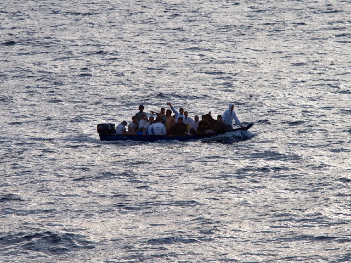 “Τους παρατάς στη θάλασσα”, η επίσημη πολιτική για πρόσφυγες