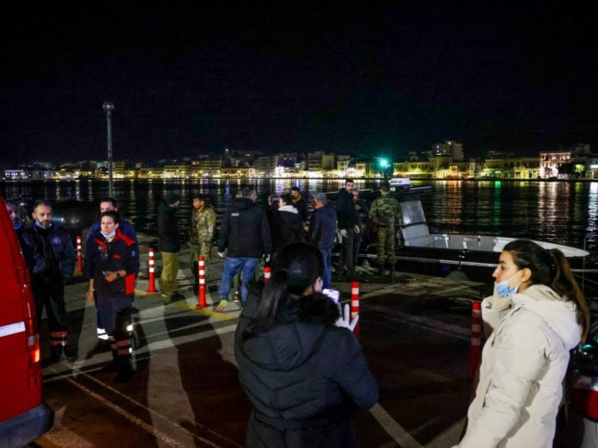 Τραγωδία στη Χίο: Επιμονή στο αφήγημα του Λιμενικού – Καλύπτει ο Μητσοτάκης, ενώ ο Δένδιας επαναφέρει θέμα νόμιμης μετανά