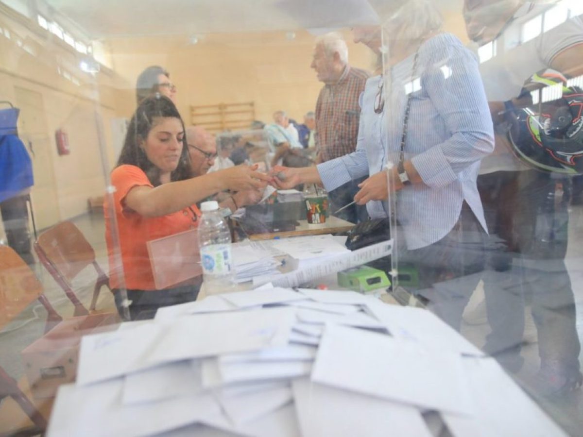 Τρίτη θητεία Μητσοτάκη αλλά χωρίς αυτοδυναμία βλέπουν οι πολίτες – Τι λένε για Τσίπρα, Καρυστιανού