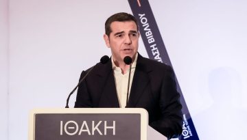 Τσίπρας: Ανοίγει βηματισμό, μετρά το κλίμα στην κοινωνία και περιμένει τον… Σεπτέμβριο