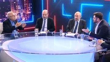 &Beta;&gamma;ή&kappa;&alpha;&nu; &tau;&alpha;  &laquo;&mu;&alpha;&chi;&alpha;ί&rho;&iota;&alpha;&raquo; on air &alpha;&nu;ά&mu;&epsilon;&sigma;&alpha; &sigma;&epsilon; &Zeta;&alpha;&chi;&alpha;&rho;&iota;ά&delta;&eta; &ndash; &Delta;&rho;&upsilon;&mu;&iota;ώ&tau;&eta; &gamma;&iota;&alpha; &tau;&eta; &Chi;ί&omicron;: &laquo;&Gamma;&iota;&alpha;&tau;ί &pi;&iota;&sigma;&tau;&epsilon;ύ&epsilon;&tau;&epsilon; &tau;&omicron;&upsilon;&sigmaf; &lambda;&alpha;&theta;&rho;&omicron;&mu;&epsilon;&tau;&alpha;&nu;ά&sigma;&tau;&epsilon;&sigmaf;;&raquo;