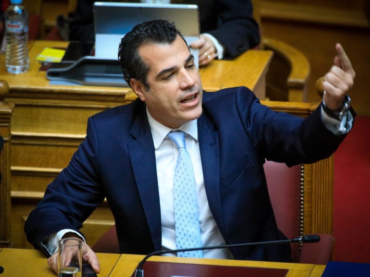 Βουλή: Ολομέτωπη επίθεση σε Πλεύρη για το «έγκλημα» στη Χίο