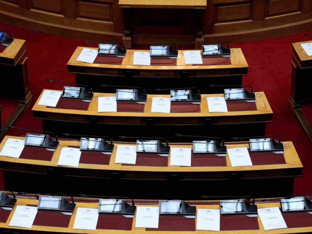 Βουλή: Ψηφίστηκε το νομοσχέδιο για τη “νόμιμη μετανάστευση”