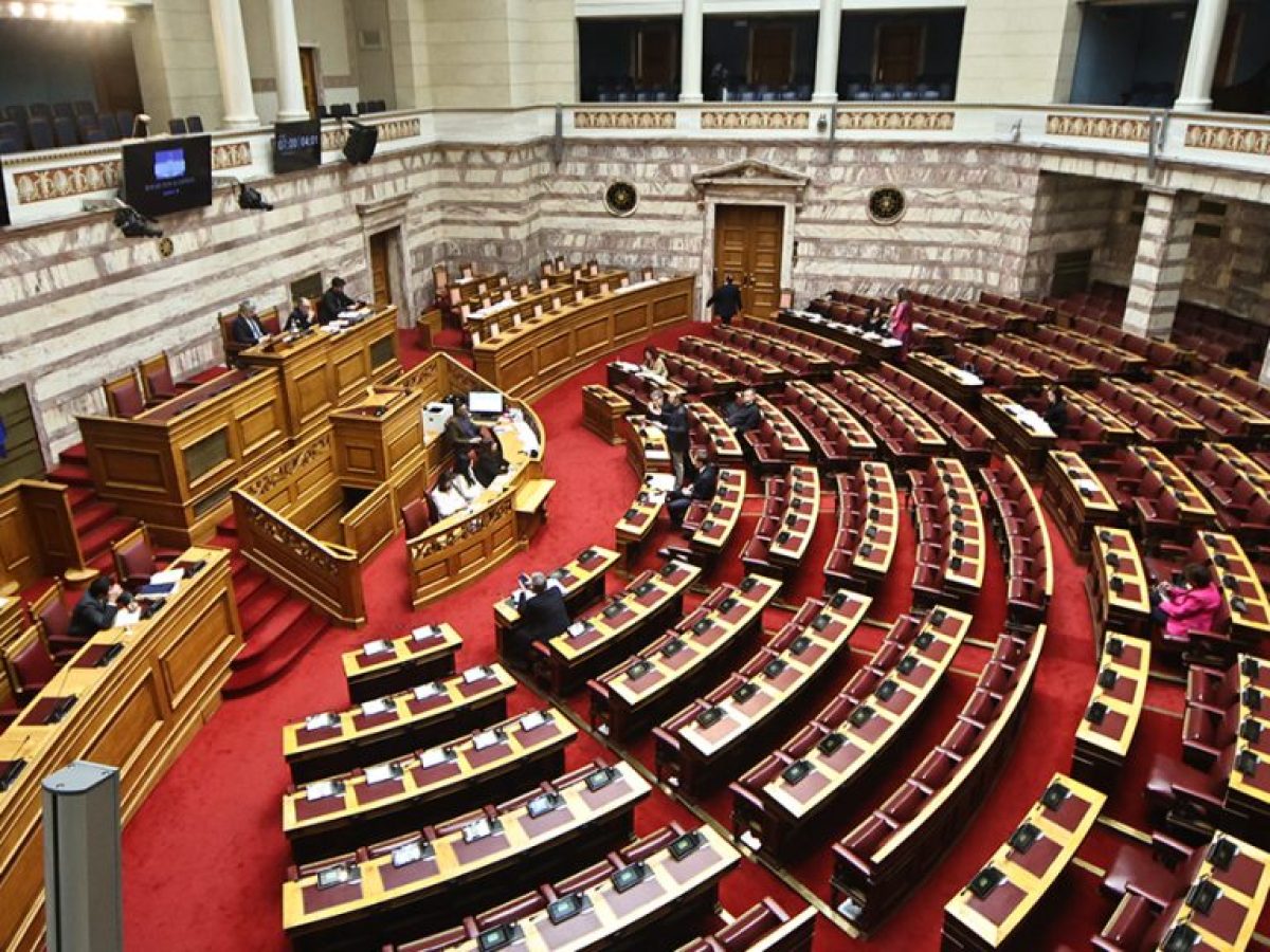 Βουλή: Ψηφίστηκε το νομοσχέδιο για τη «νόμιμη μετανάστευση»