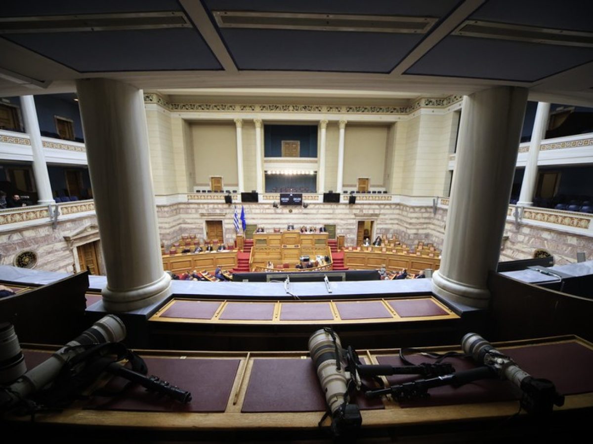 Βουλή-Τέμπη: Ενός λεπτού σιγή από Ολομέλεια στη μνήμη των 57 θυμάτων