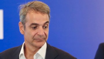 Βουλιάζει μέσα σε βούρκο σκανδάλων