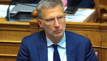 Άκης Σκέρτσος: Είναι η Ελλάδα μια αφιλόξενη χώρα για τους νέους;