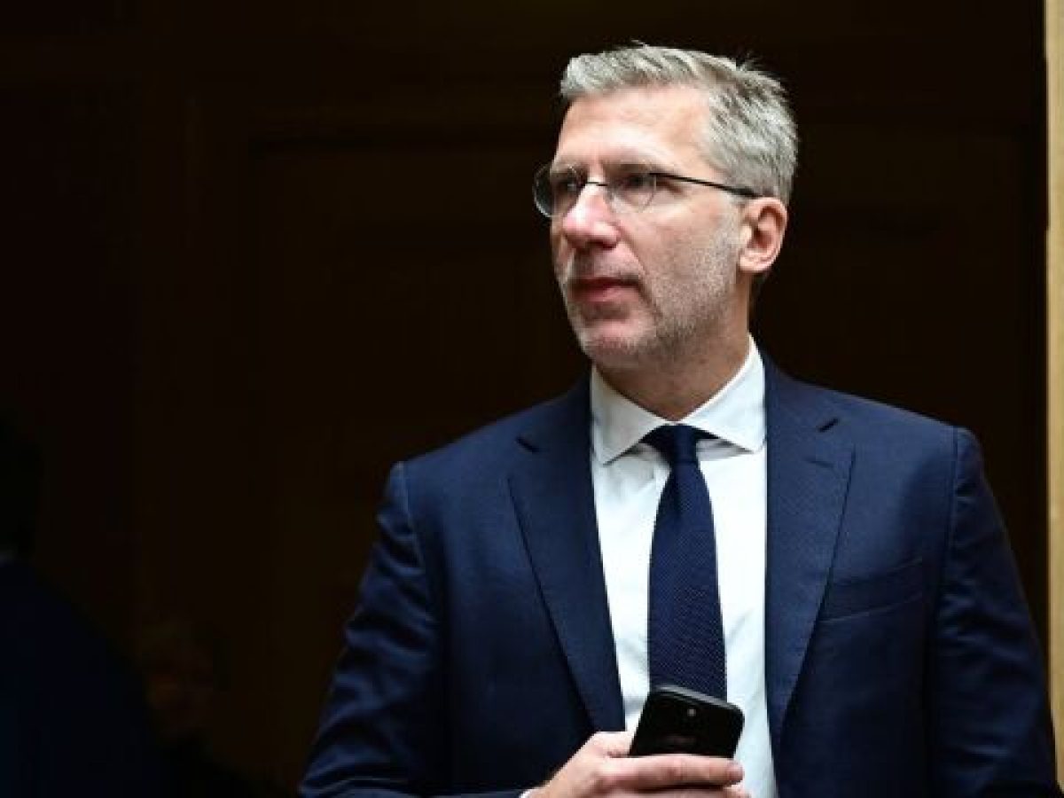 Άκης Σκέρτσος: Είναι η Ελλάδα μια αφιλόξενη χώρα για τους νέους; – Τι απαντά ο υπουργός Επικρατείας