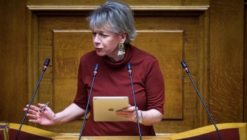 Ακρίτα για Καρανίκα: «Ας του δώσει κάποιος μια θεσούλα στην κυβέρνηση, να ηρεμήσει ο λακές του Άδωνι»